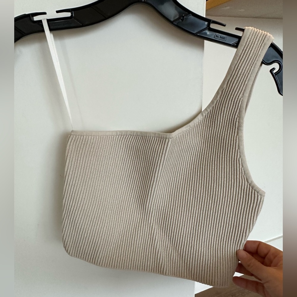 Aritzia Babaton one shoulder tank